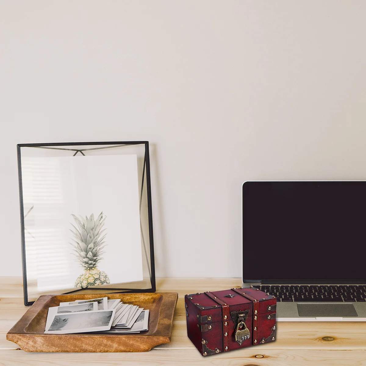 

1Pcs Wooden Storage Box Unique Texture Crafted Wood Container for Desk Bedroom Drawer Organizer European Style Decorative Case