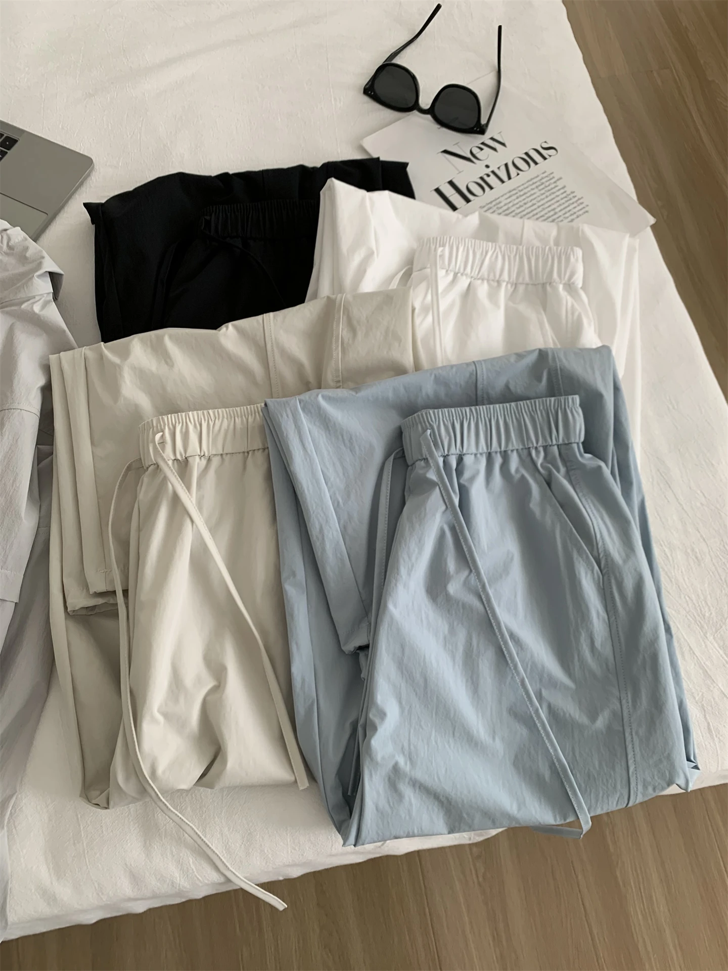 Lightweight Patchwork Curved-leg Cargo Pant Women, Relaxed Fit, Slimming, High-waisted, Wide-leg, Cuffed