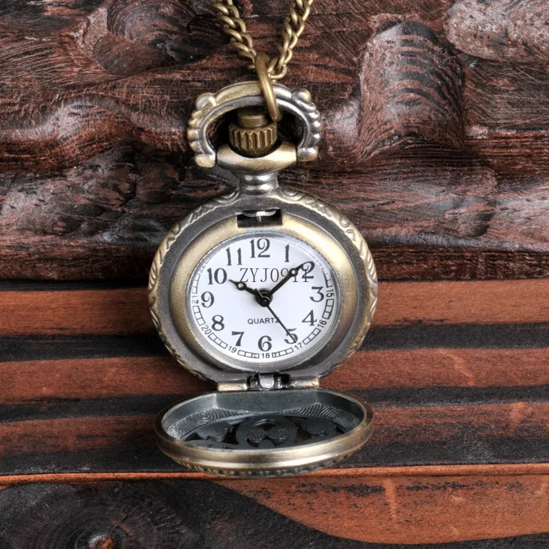 *New Fashion Vintage Multiple Floral Hollowed Out Designs Quartz Pocket Watch With Chain Metal Carving Pendant Birthday Gifts