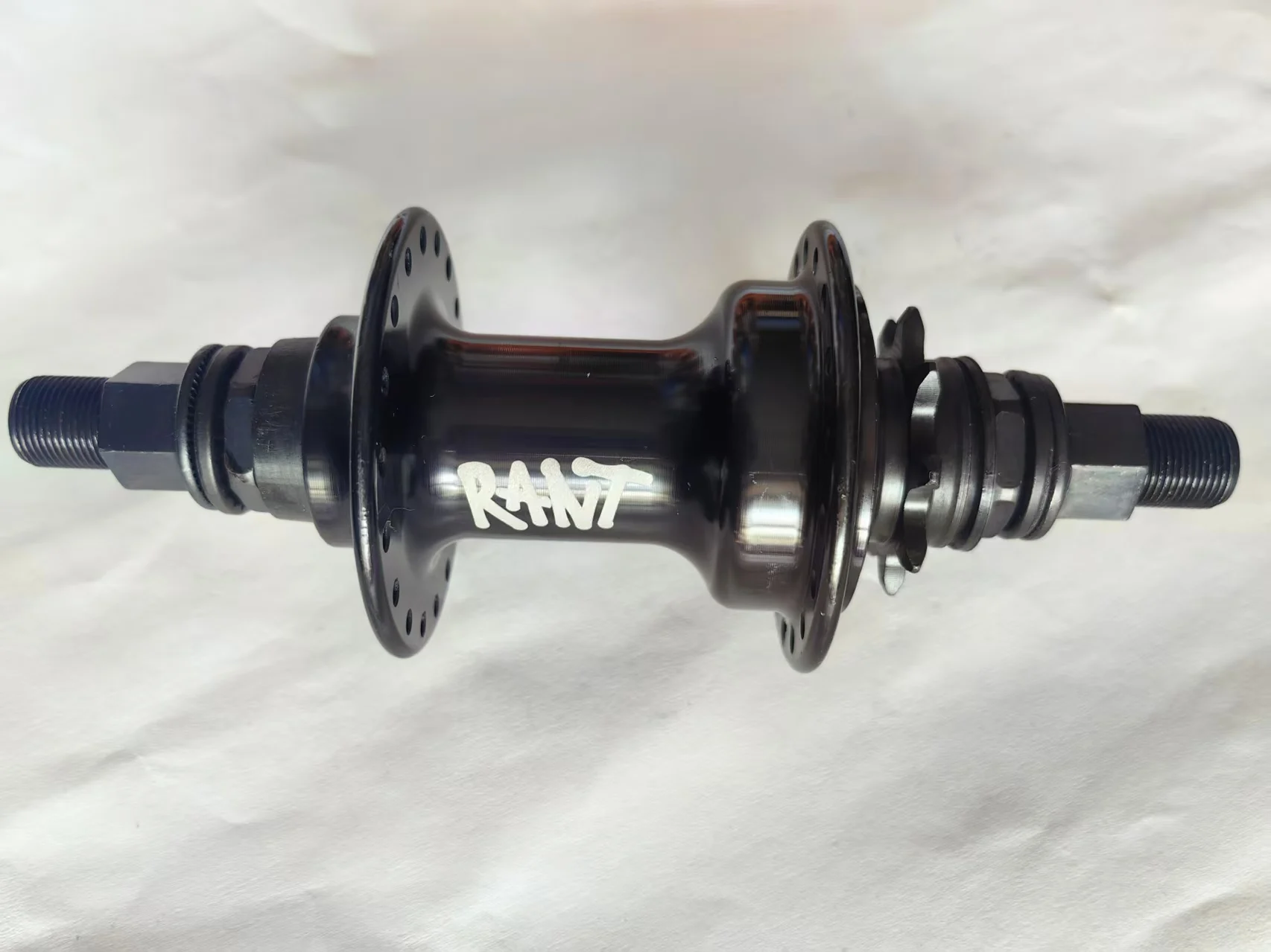 

Rant BMX Rear hub 4 Bearing 14mm 36 Holes 110mm 9T Right Hand Drive RHD Cassette