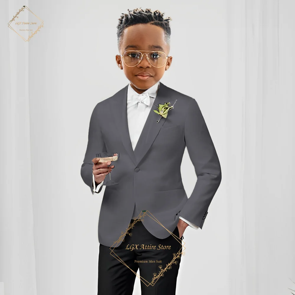 Questo completo da 3 pezzi color block per ragazzi è adatto per feste di matrimonio e feste di compleanno per bambini di età compresa tra 2 e 6 anni.