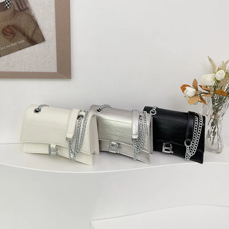 

2025 New Women's Hourglass Crossbody Bag, Chic Adjustable Chain Strap Underarm Purse, Versatile Shoulder Tote for Work & Dating