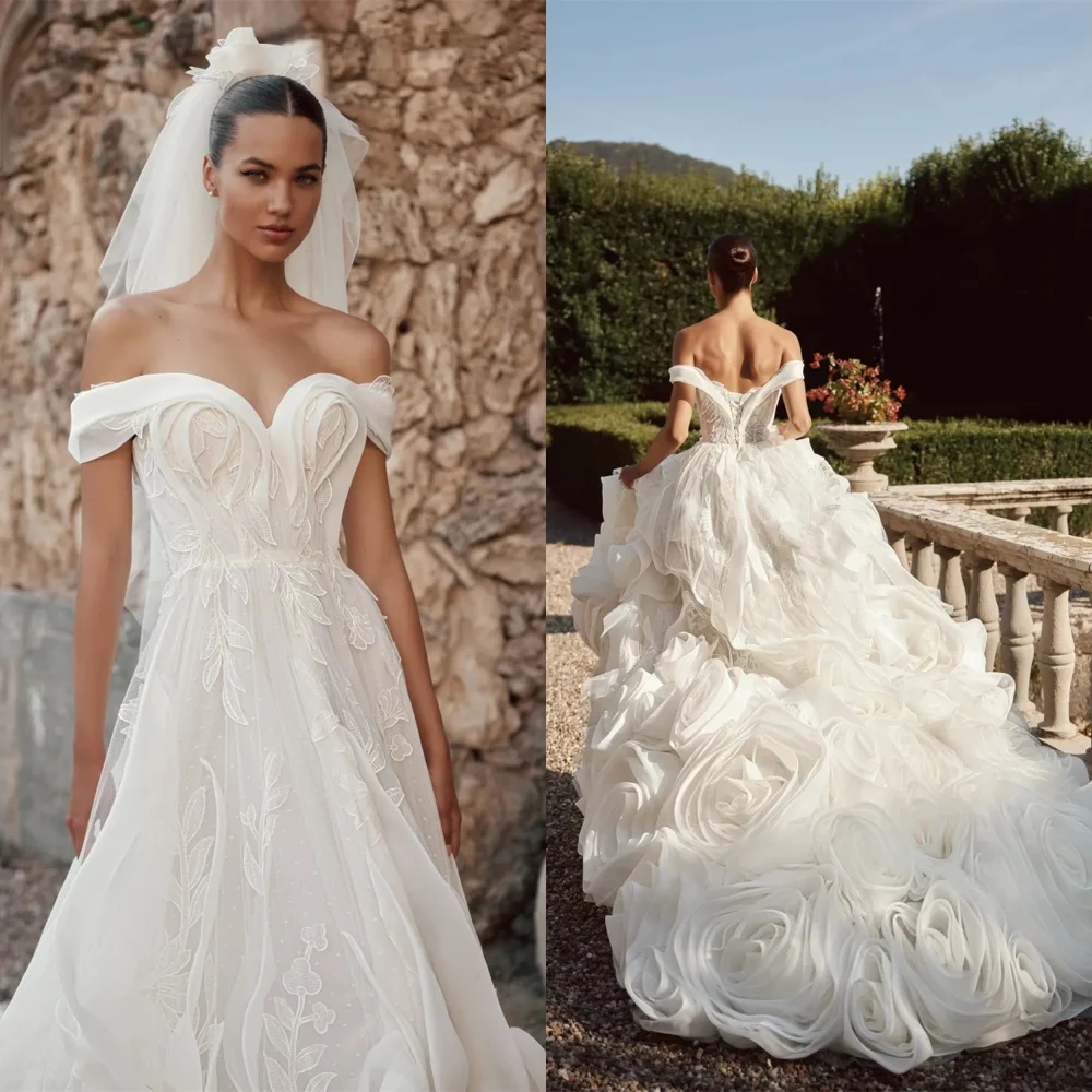 

Customized High Quality White Organza Wedding Dress Temperament Strapless Off the Shoulder Short Sleeves Backless Bridal Gowns
