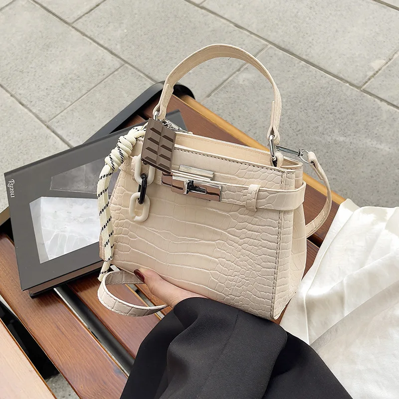 Elegante bolso Mint Kelly: bolso de hombro de cuero para mujer, bolso cruzado minimalista para el trabajo y la cita