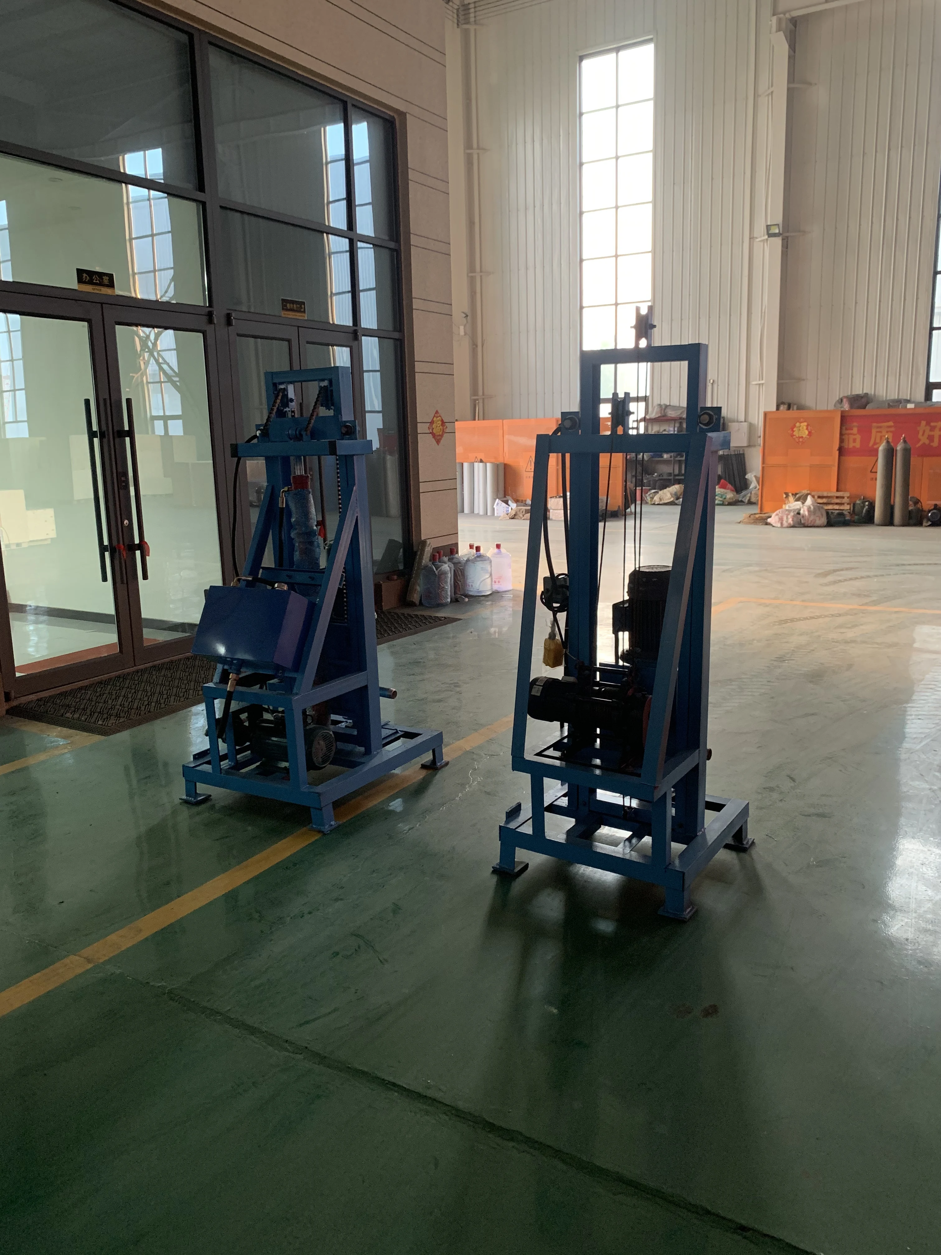 효율적이고 맞춤형 소형 우물 굴착 장비 (수동 및 전동 유압 리프팅 옵션 포함)