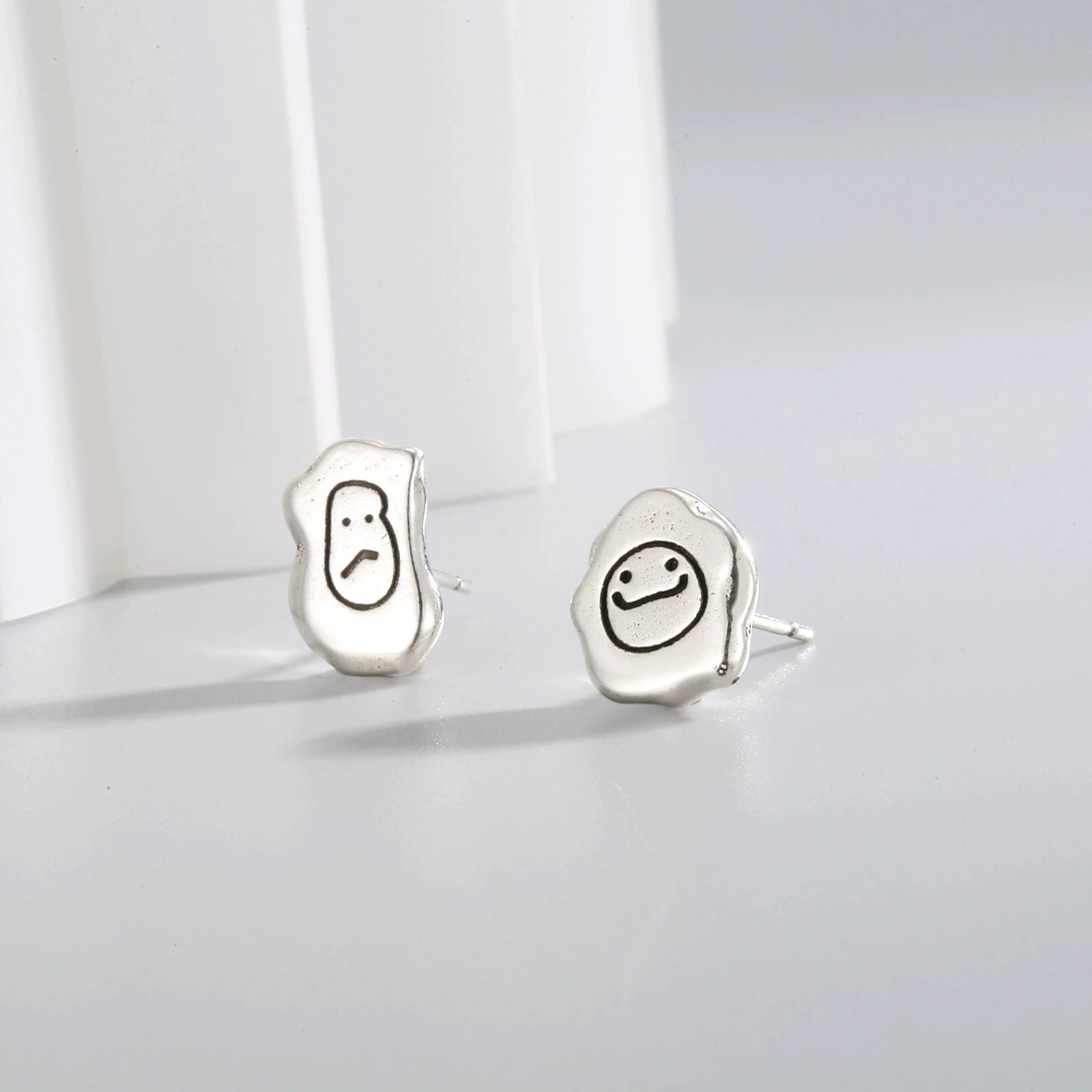 Vintage Silver Color Crying Face Unhappy Stud Earrings for Men Women Mood Earrings Party Jewelry