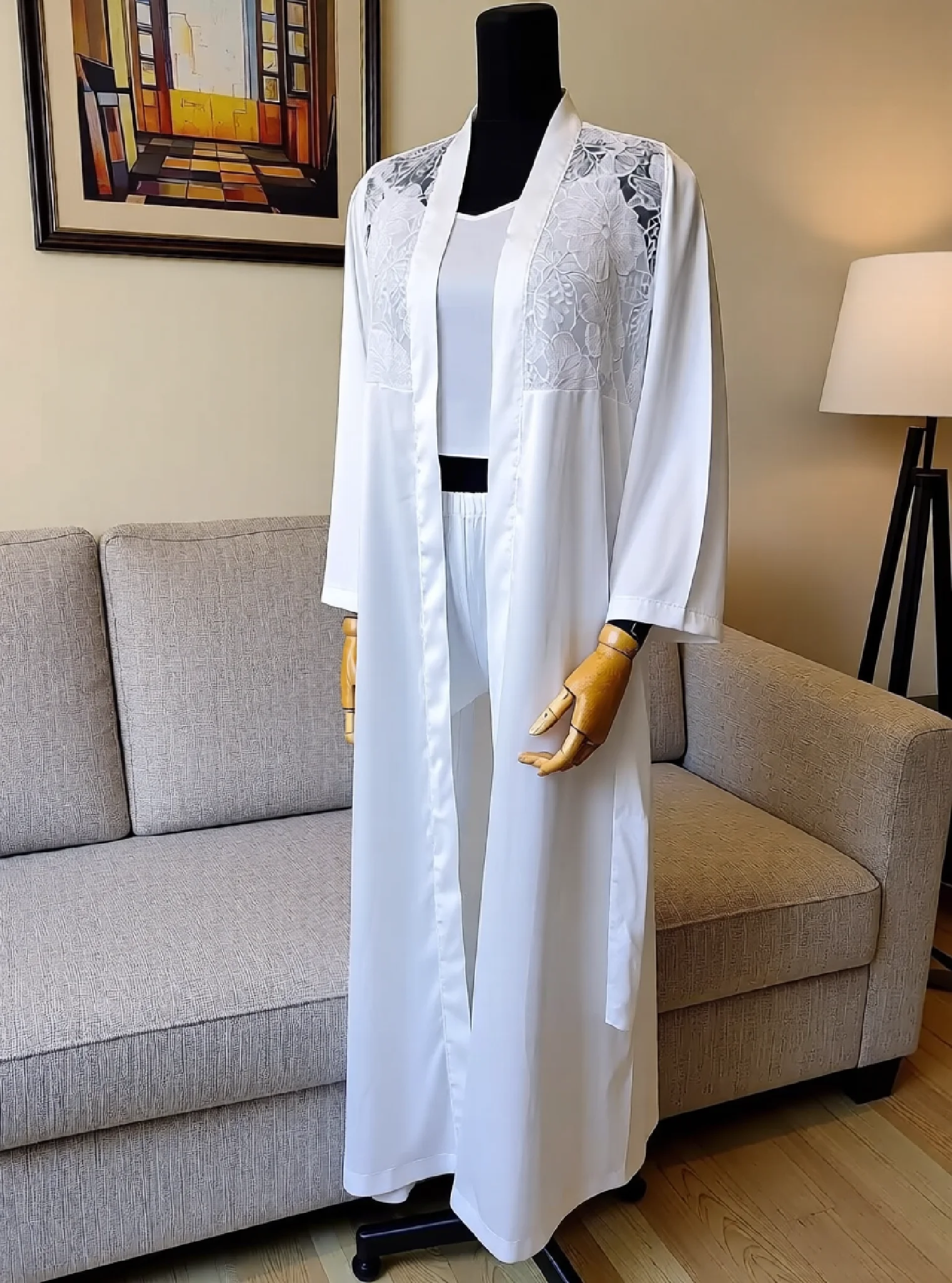 

Свадебный халат с кружевной вышивкой спереди, длинный, белый, с шортами, 3 предмета: халат, шорты, пижама из шелкового атласа для спальни