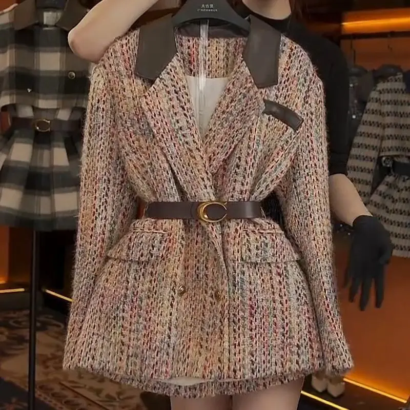 Damska kurtka puchowa zimowa 2025, dopasowany krój, z paskiem w talii, pikowana, ciepła, ocieplana odzież wierzchnia w stylu marynarki, modna.