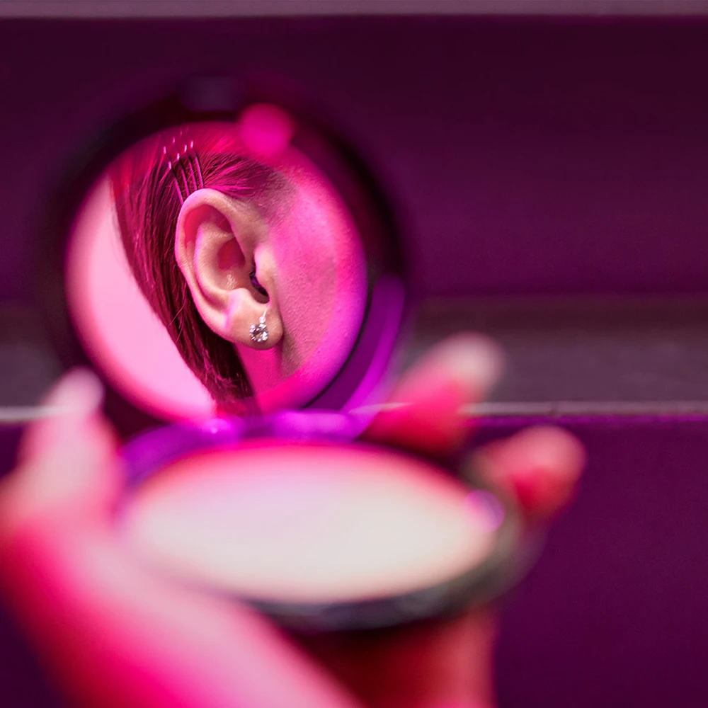 Be Brilliant™ with Signia Silk X Your nearly invisible ready-to-wear hearing experience Silk X is fitted with highly adaptable