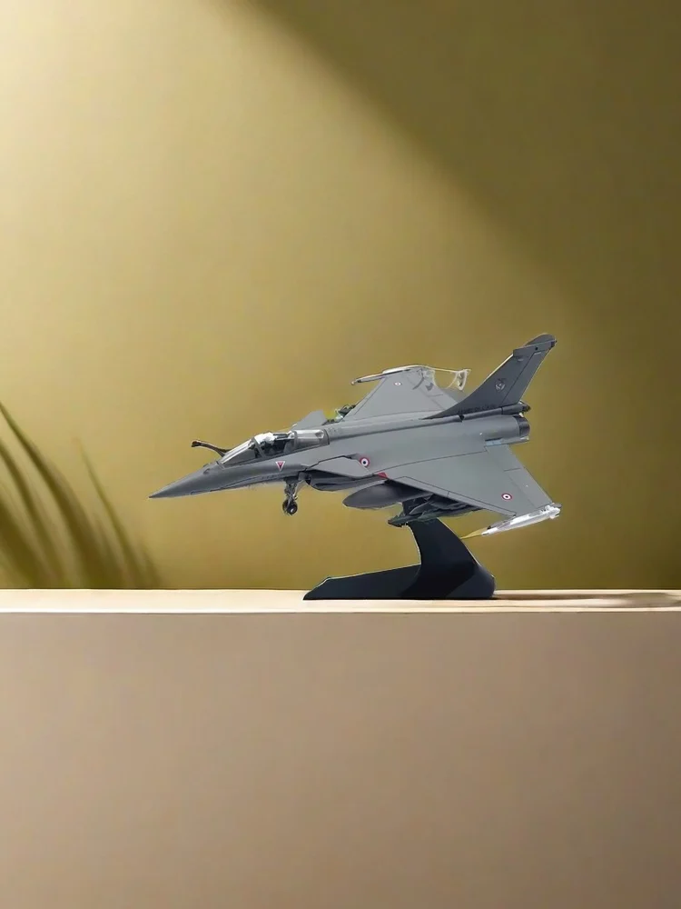 Diecast 1:100 Scale French Air Force Rafale C fighter Alloy  Aircraft Finished Model Static Decoration Souvenir Gifts For Adult