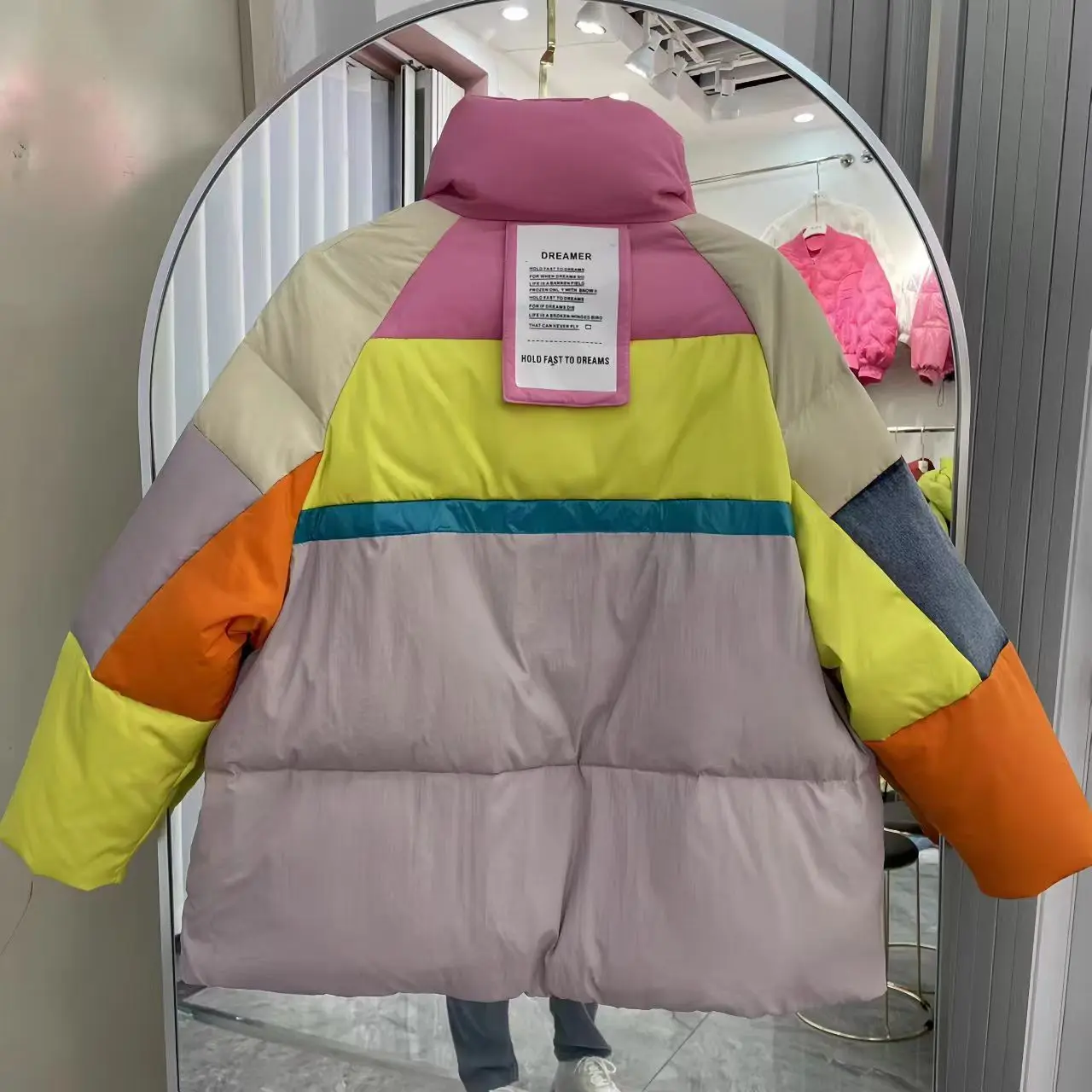 Chaqueta de plumón con cuello levantado de retazos de colores contrastantes, chaqueta de plumón de pato blanco gruesa con bolsillo grande suelto, nuevo europeo 2024