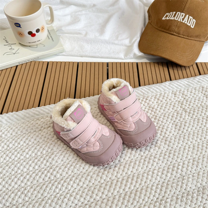 

2025 Winter New Children's Shoes Fashion Anti slip Outdoor Cotton Shoes for Girls Warm Plush Platform Cartoon Ankle Boots