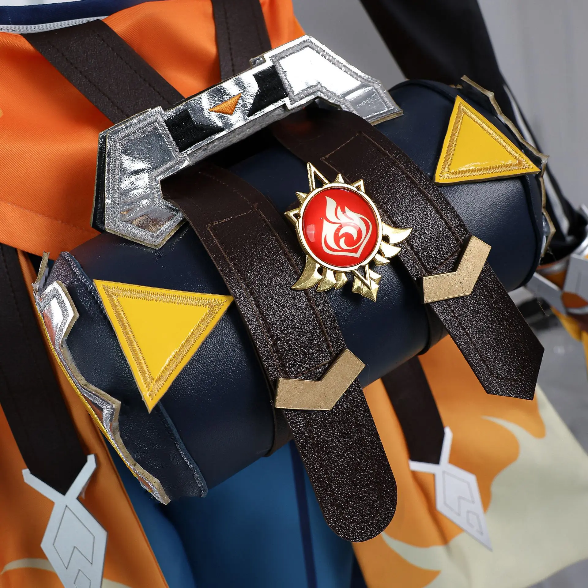 【Wetrose】متوفر في المخزون Genshin Impact Bennett Adventures in Blazing Hue أزياء تنكرية للعبة الزي رجل الهالوين