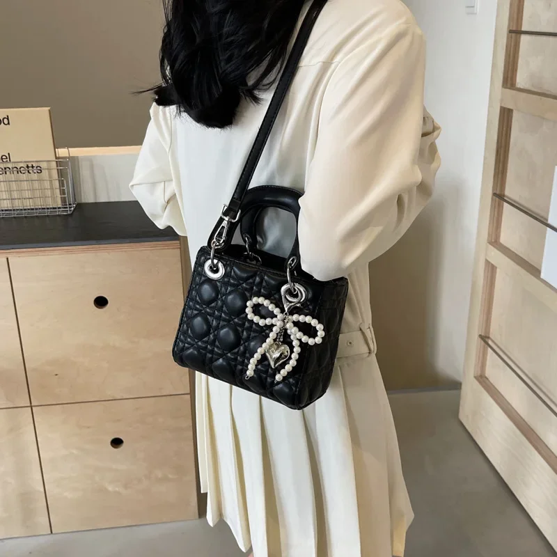 

Women's Luxury Fashion Personality Retro Casual Luxury Hand Bag 2025 New Pearl Bow Single Shoulder Crossbody Bag