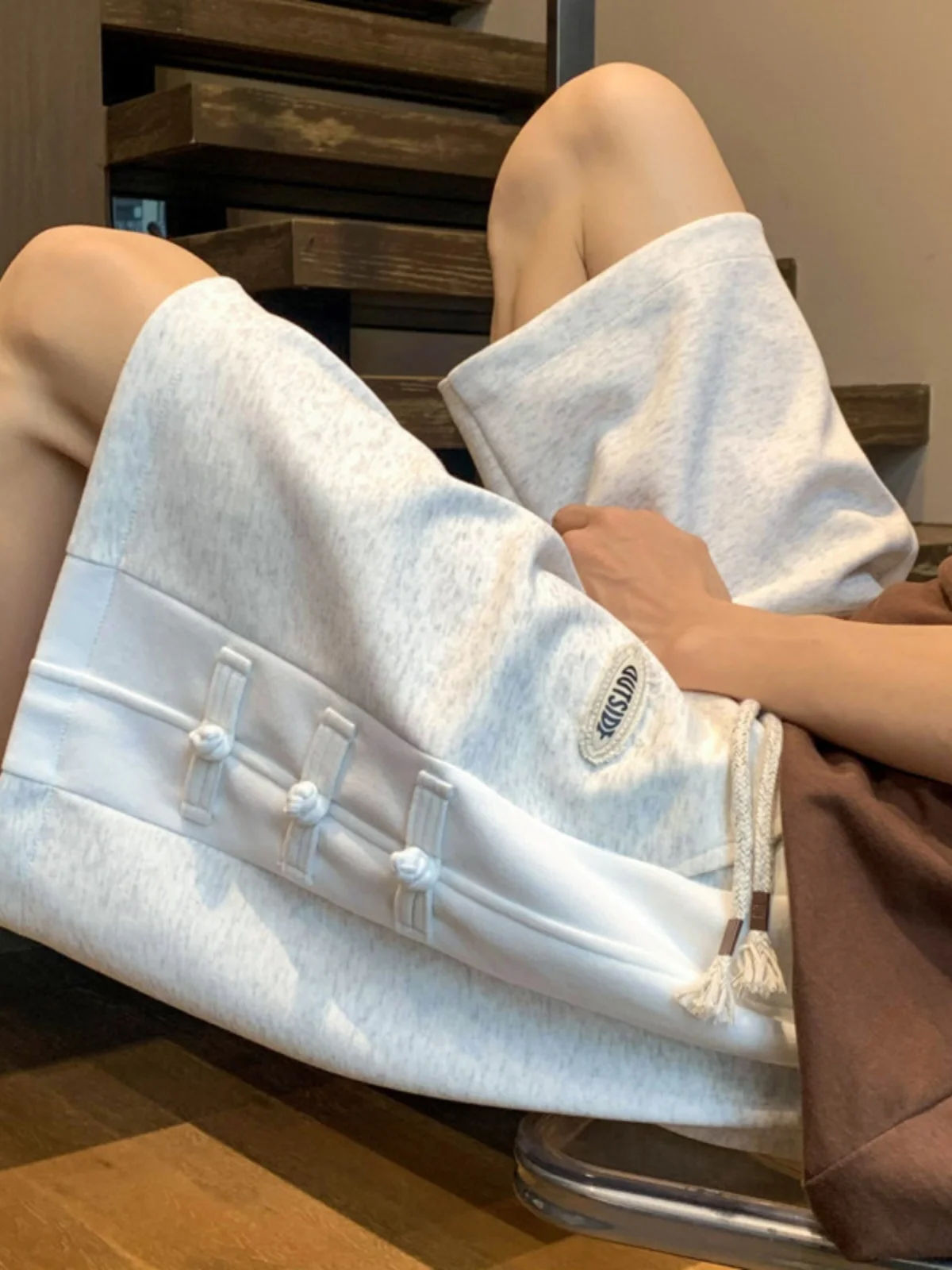 

Новые китайские спортивные шорты для мужчин: летние, свободные, больших размеров, повседневные, с пятью пуговицами, широкие штанины, модные, универсальные.