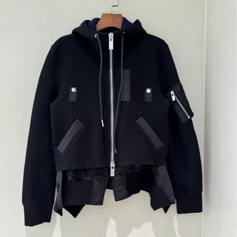 سترات قصيرة بقلنسوة على الطراز الياباني الجديد لخريف وشتاء 2025 فضفاضة وطبقات فضفاضة للنساء