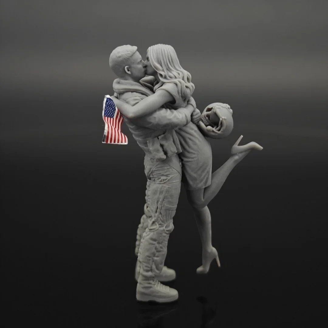Galaxy F48227 1/48 Hobby Grade Resin Figure US Pilot Hugging 3D Printed Unpainted Model Kit