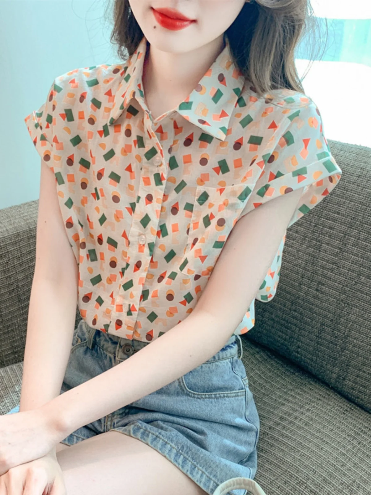 

Шикарный шифоновый топ с цветочным принтом, красивый летний топ для женщин, прямого кроя, с коротким рукавом, отложным воротником, регулируемый...