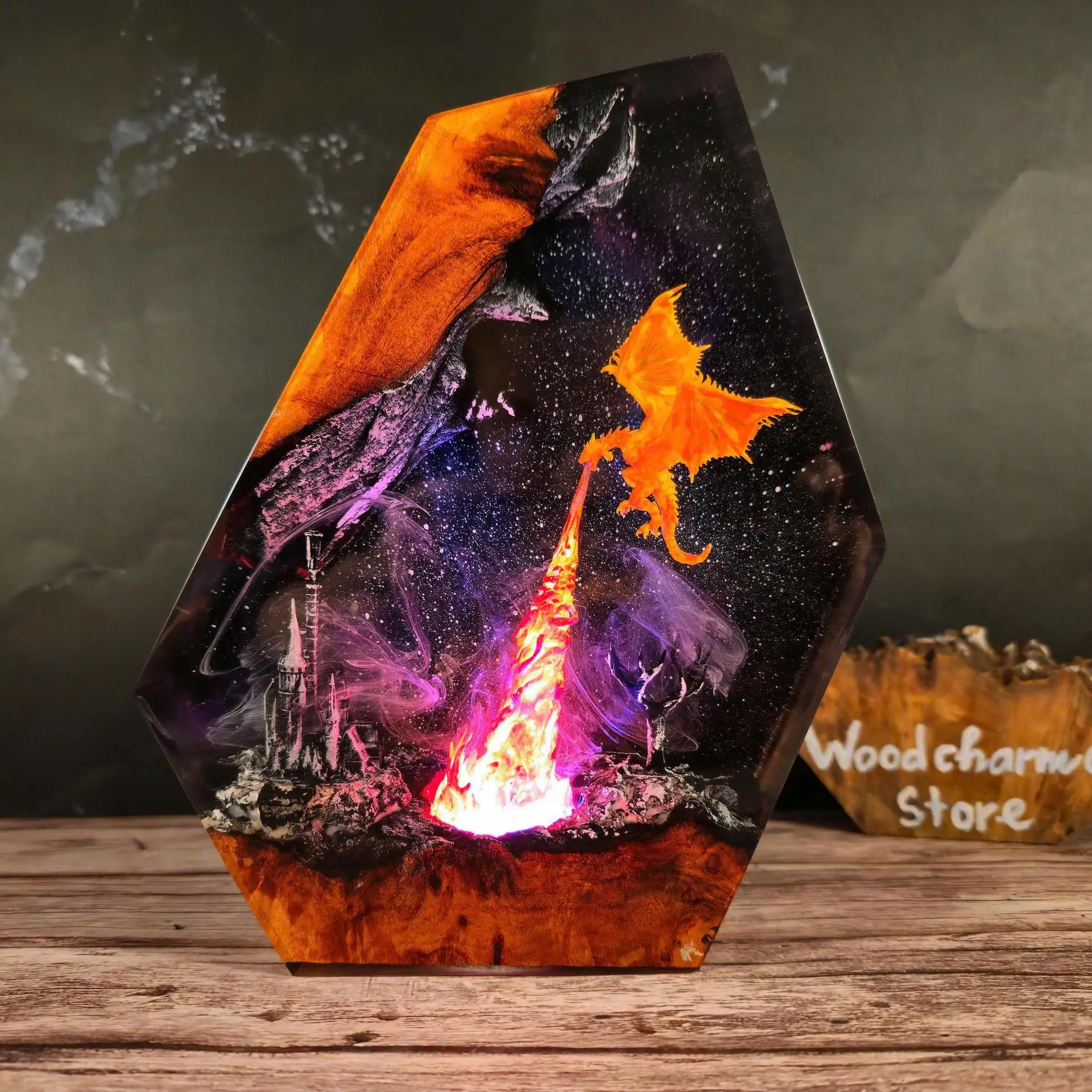 

Огнедышащий ночник из эпоксидной смолы с драконом и замком, диорама со средневековой атакой и светодиодной подсветкой, настольная лампа с художественной скульптурой в стиле фэнтези