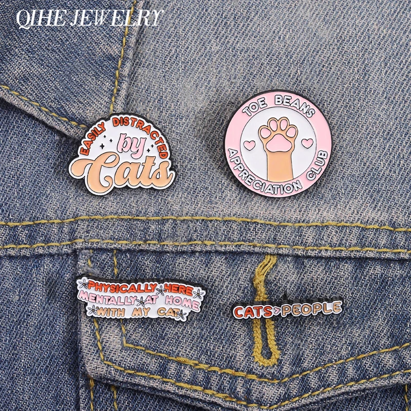 Easily Distracted By Cats Brooch Enamel Pins Cat Paw Toe Beans Appreciation Club Brooches Lapel Badge Jewelry Gifts for Friends