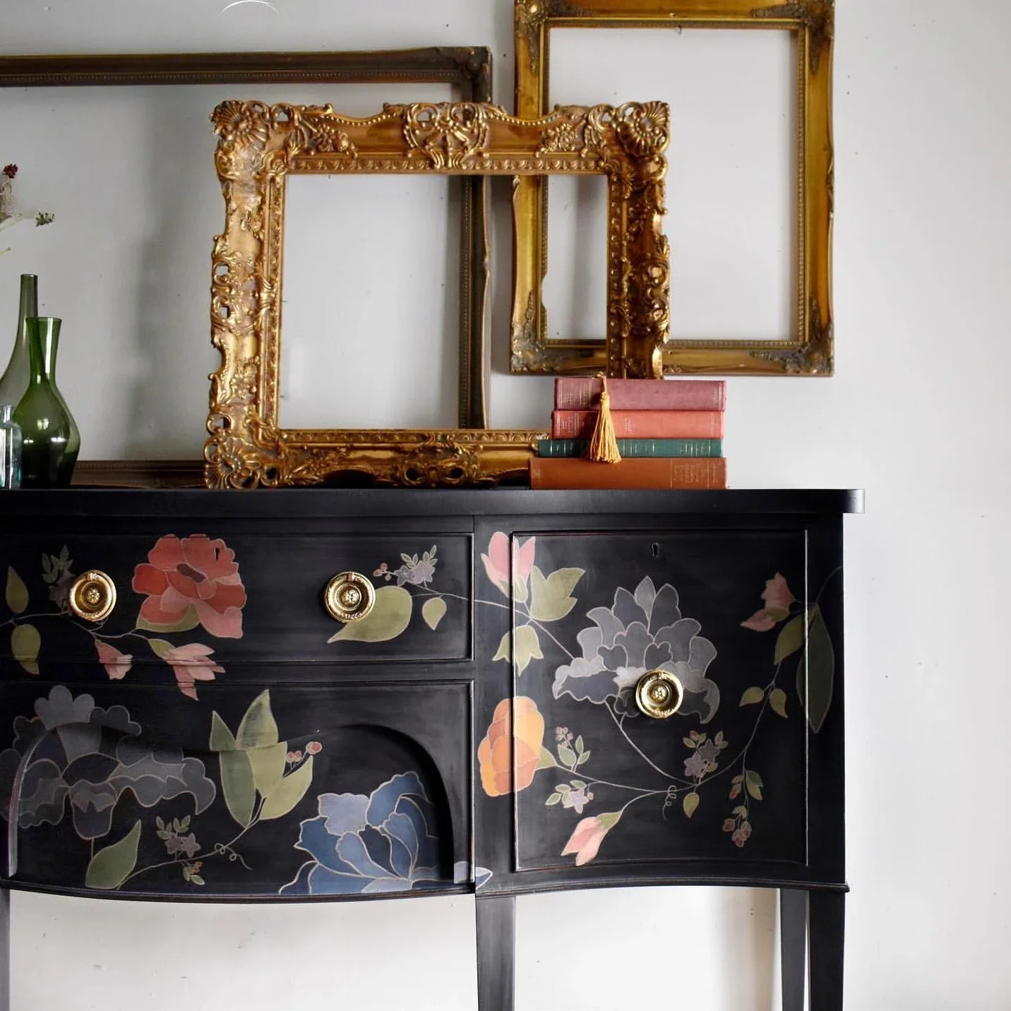 French retro solid wood painted entrance cabinet, antique hand-painted living room locker