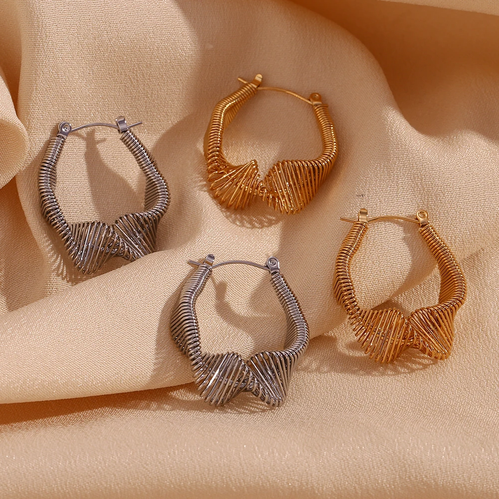 E.B.belle Hollow Wound Knotted U-shaped Hoop Earrings 18K Gold Plated 316L Biżuteria Zaprojektowane kolczyki damskie ze stali nierdzewnej