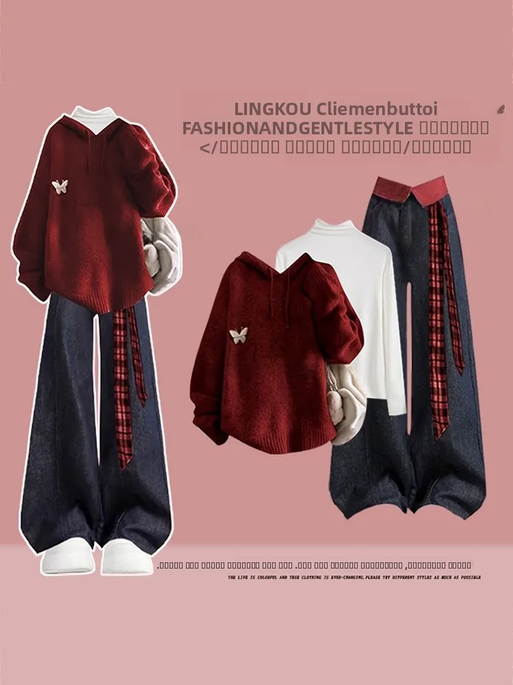 

Потрясающий вязаный свитер и джинсовый комплект для женщин. Красивый красный новогодний наряд. Длинная толстовка с капюшоном све в тон. Джинсовая футболка.