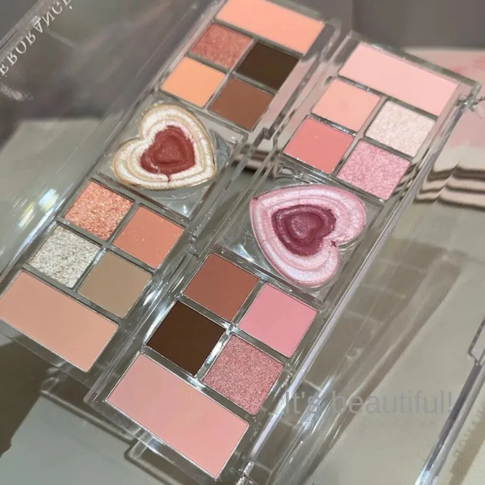 พาเลทท์อายแชโดว์ 12 สี รุ่น Love Heart พร้อมบลัชออนกลิตเตอร์ เครื่องสำอางแต่งหน้า บลัชออน ไฮไลท์เตอร์ ออลอินวัน สำหรับความงาม