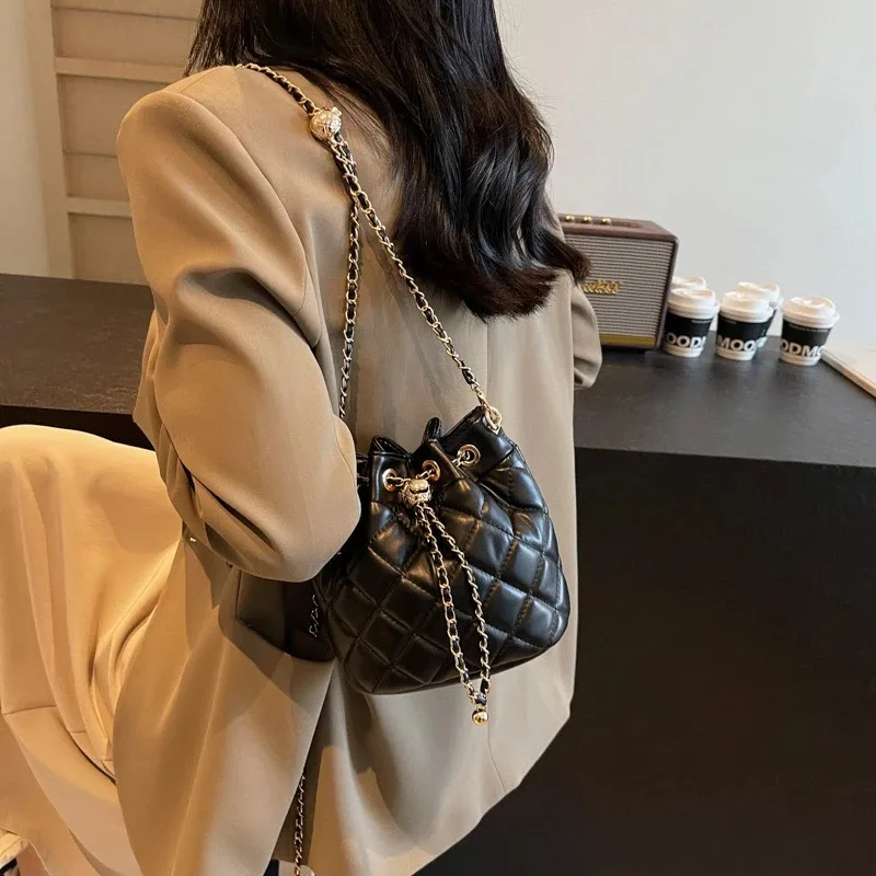 

Original Soft Buet Bag Women's New 2025 Diamond Chain Design Korean Sle Single oulder Handbag PU Material Medium Size