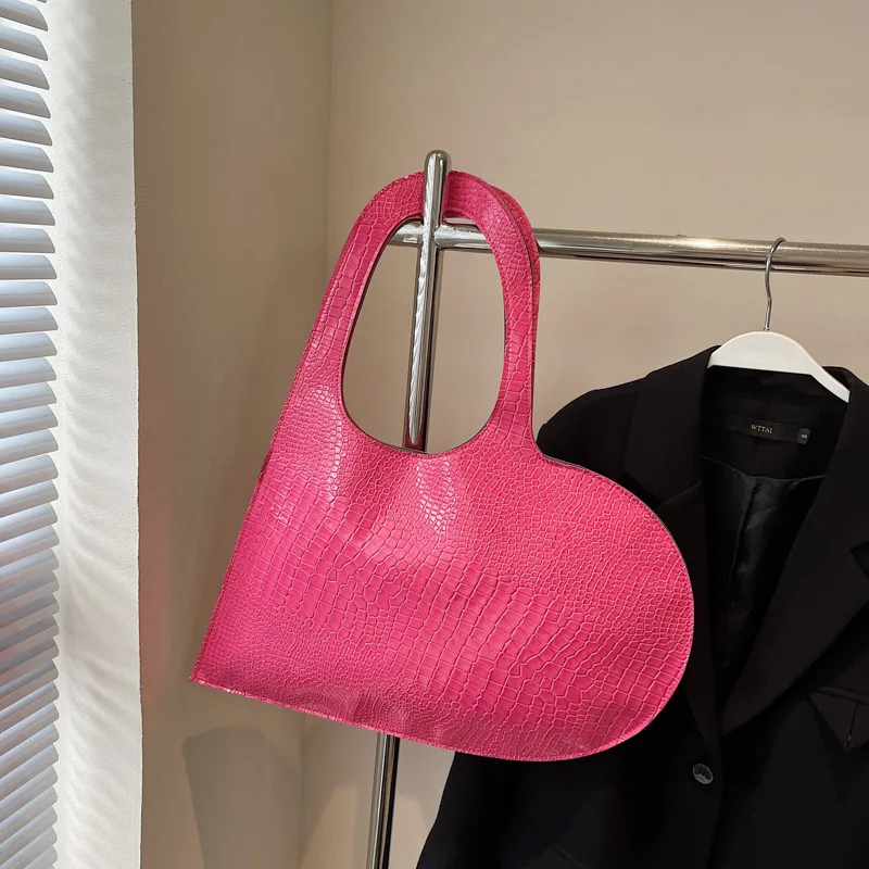 2025 تصميم الأزياء الجديدة المرأة الخوخ شكل قلب شيك سعة كبيرة حقائب كتف حقائب سيدة عادية التنقل حمل حقيبة