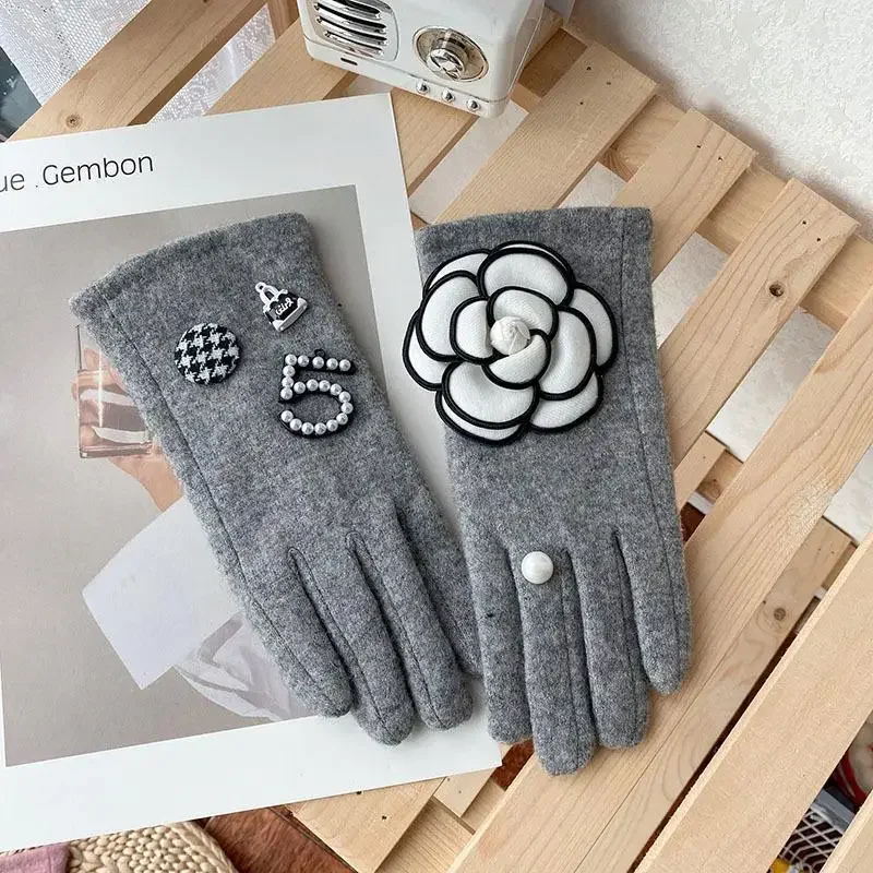 Winter Cashmere Ladies Gloves Korean Version of Small Fragrance Pearl 5 Words Camellia Flower Finger Touch Screen Gloves
