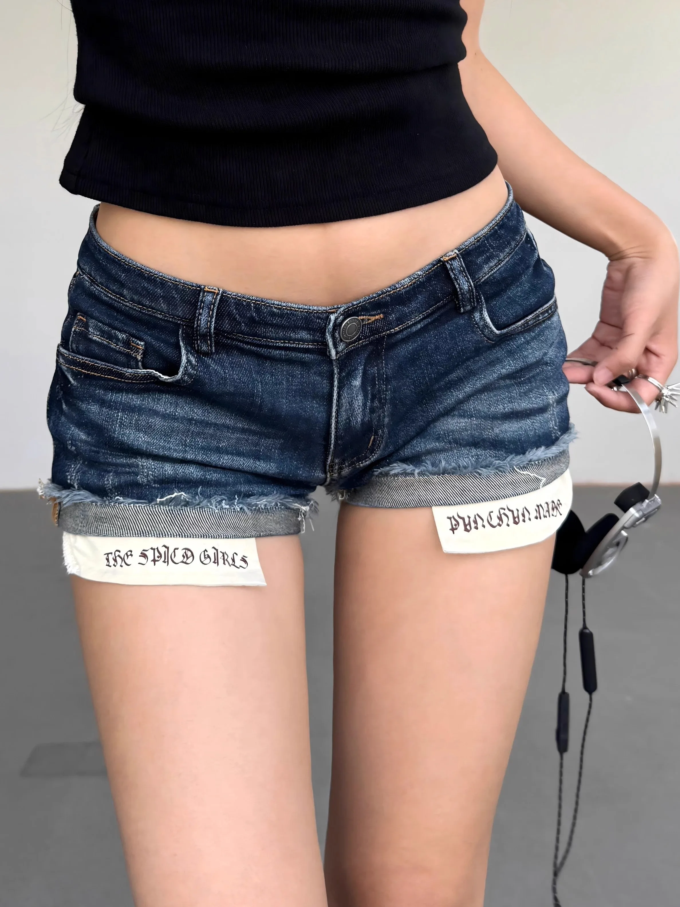 Fashionable Denim Short Shorts Women's Summer 2025 New Style Tight Elastic Butt Covering Hot Pants Casual Low Waist Zipper
