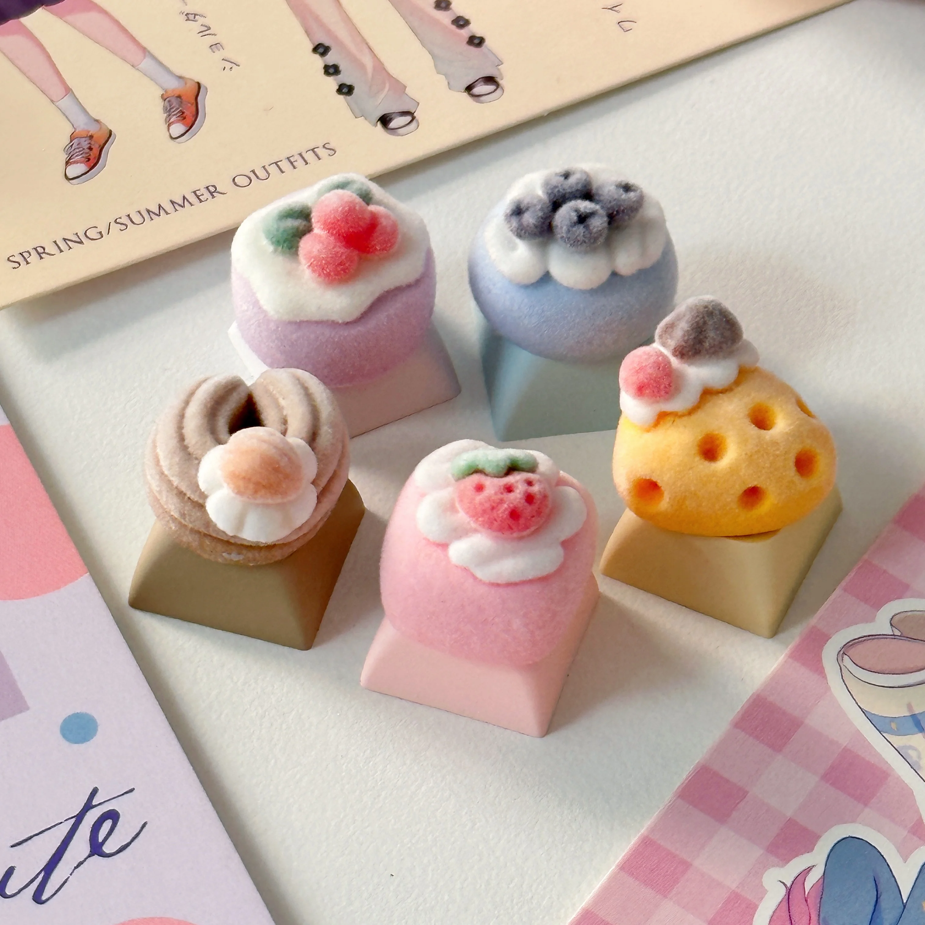 Lifelike Small Cake Keycap Personalized Handmade Key Cap Random 2pcs Cute Girly Heart Keycaps for DIY Mechanical Keyboard