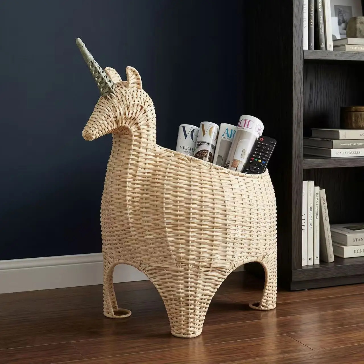 Handmade woven animal decorative items, storage baskets for miscellaneous items, woven baskets, woven baskets