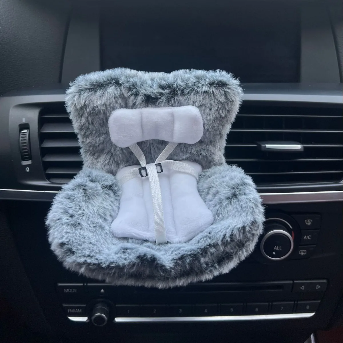

Car Doll Safety Seat For 17cm Dolls Cartoon Chair Model For Car Seat Outlet Decor For Doll Car Interior Styling Exit Decoration