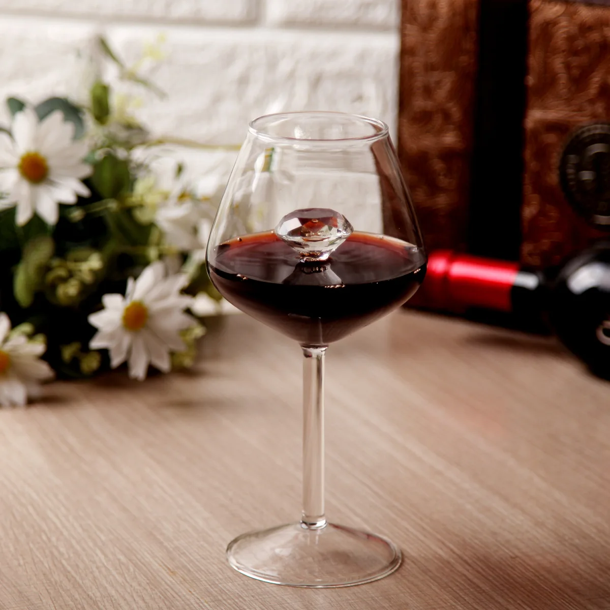 1 PC  220ML Red Wine Goblet Built-in  3D Diamond Transparent Wine Glass Home Bar Party Whiskey Glass Dinner Decoration