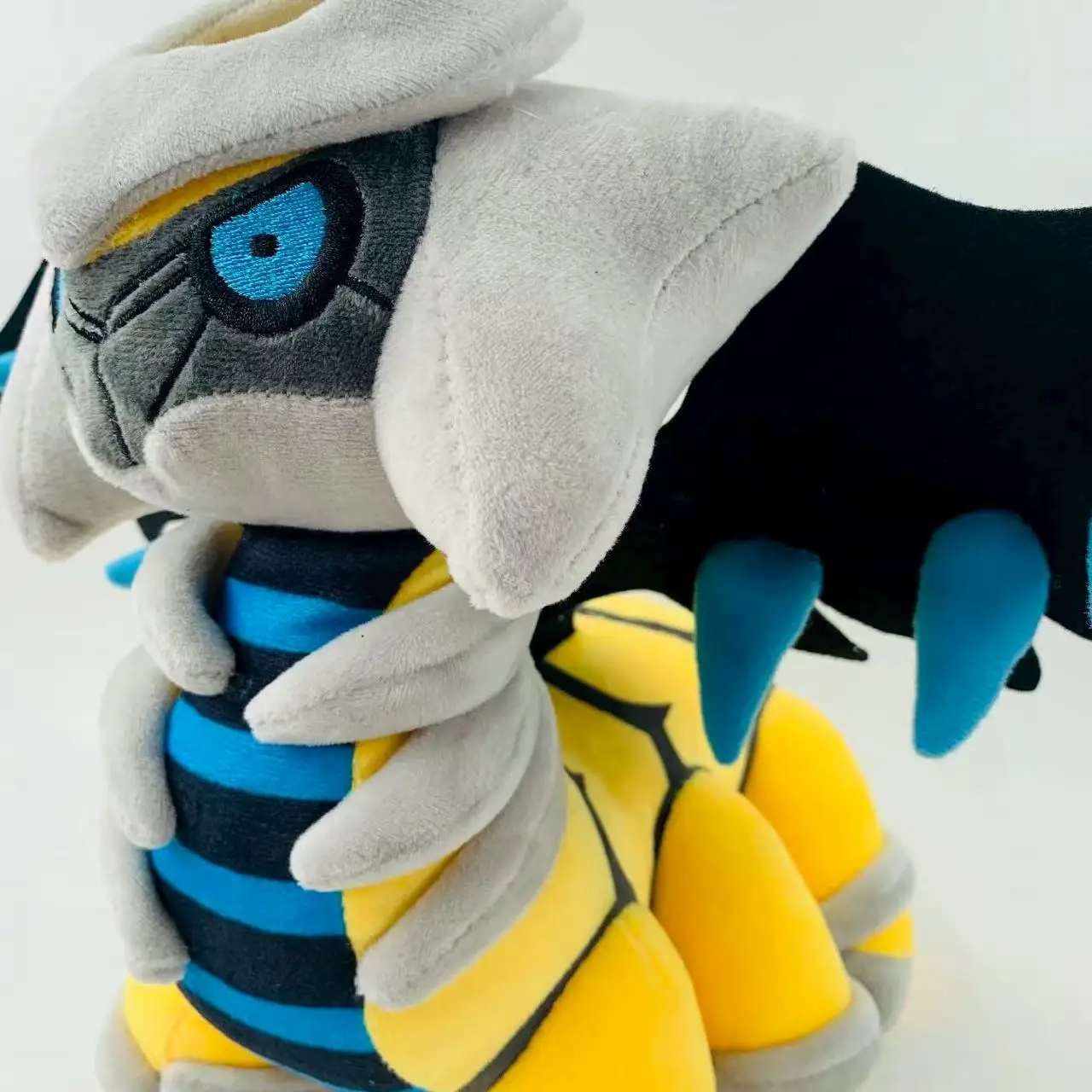 

Плюшевая кукла Pokemon Pikachu Blue Giratina Palkia Dialga Arceus Toy Kyogre Groudon Rayquaza Kyurem Flygon Metagross