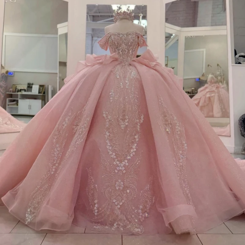 

Розовое блестящее платье для квинсеаньеры, бальное платье с открытыми плечами, с пайетками, аппликацией, кружевом, бисером, кристаллами, бантом, из тюля, для дня рождения, на 16 лет