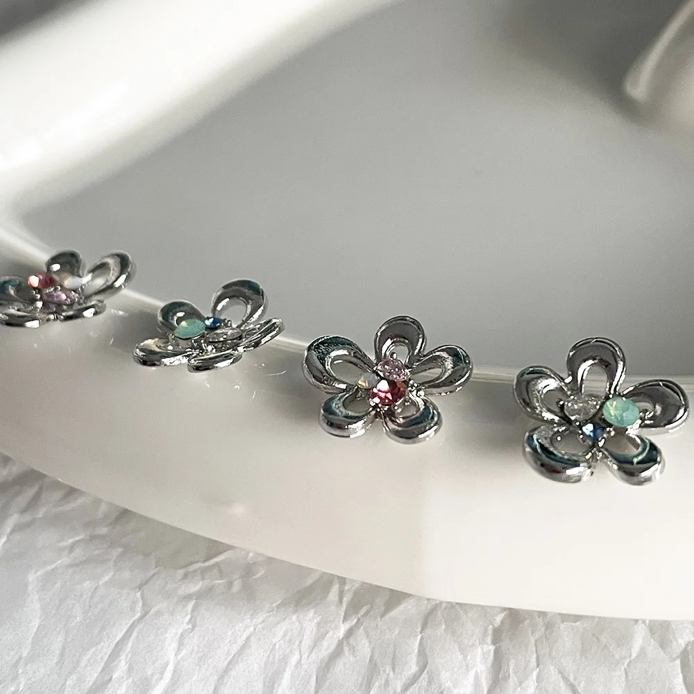 -Kostbare Knospen-verträumte silberne Punk blumen kugeln hohle blüten förmige Charms Opal diamanten Strass steine DIY Juwel Zubehör 404