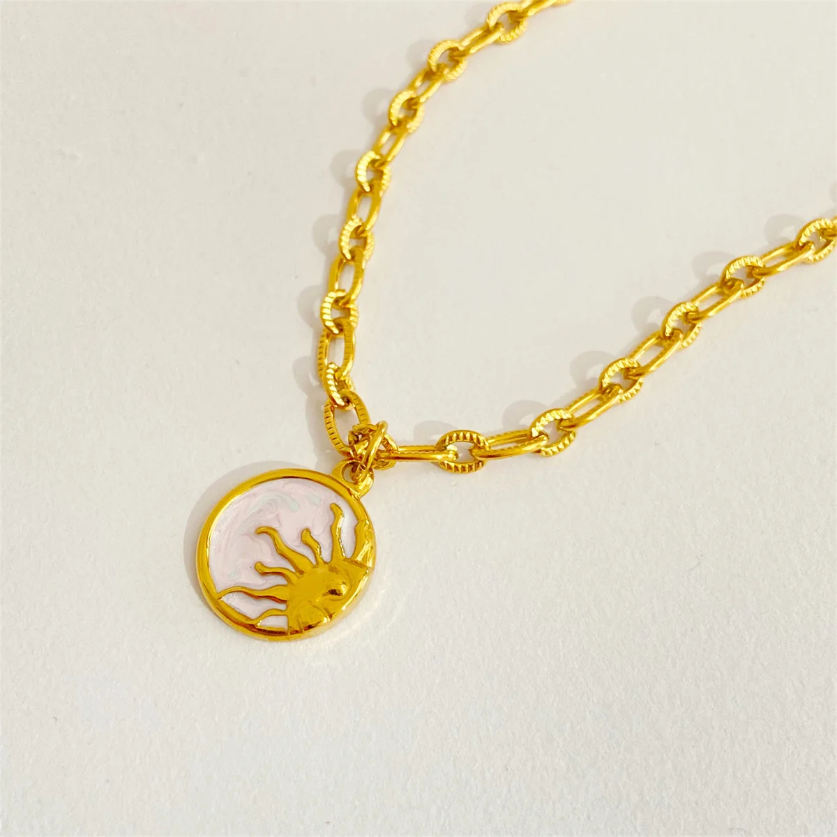 Vintage-Stil Sonne und Mond kreisförmige Münze Mutter Muschel Anhänger Halskette, Edelstahl Ofen vakuumplattiert 18 Karat Gold – Detail 6