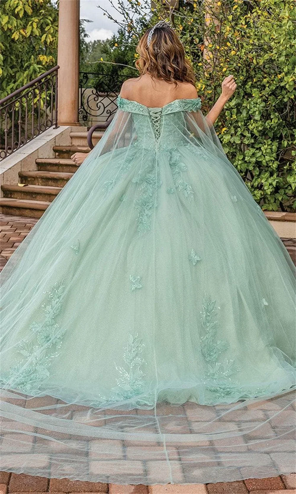 Angelsbridep Sage Green Off spalla Tulle Ball Gown abiti Quinceanera 2025 elegante con mantello da sera formale al pavimento