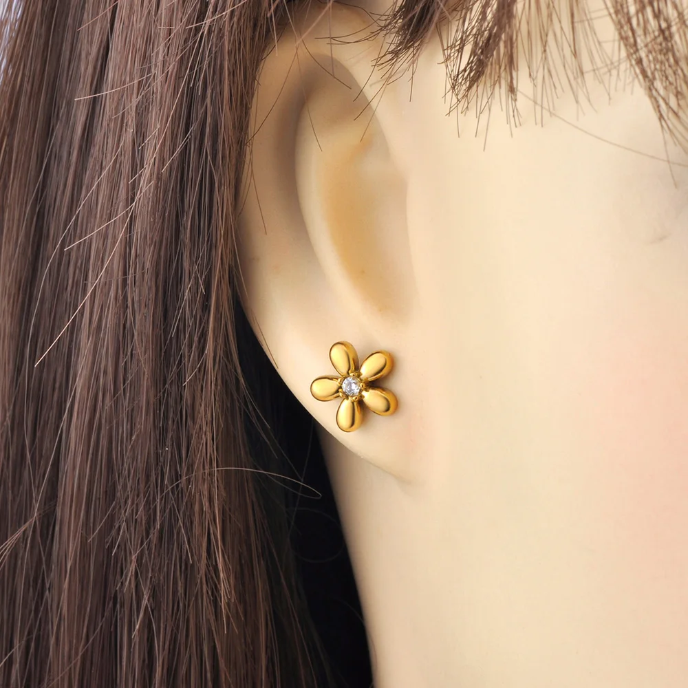 JeeMango البسيطة الزركون 5 أوراق زهرة أقراط مطلية بالذهب موضة المرأة أقراط مجوهرات من صلب لا يصدأ اكسسوارات E25024