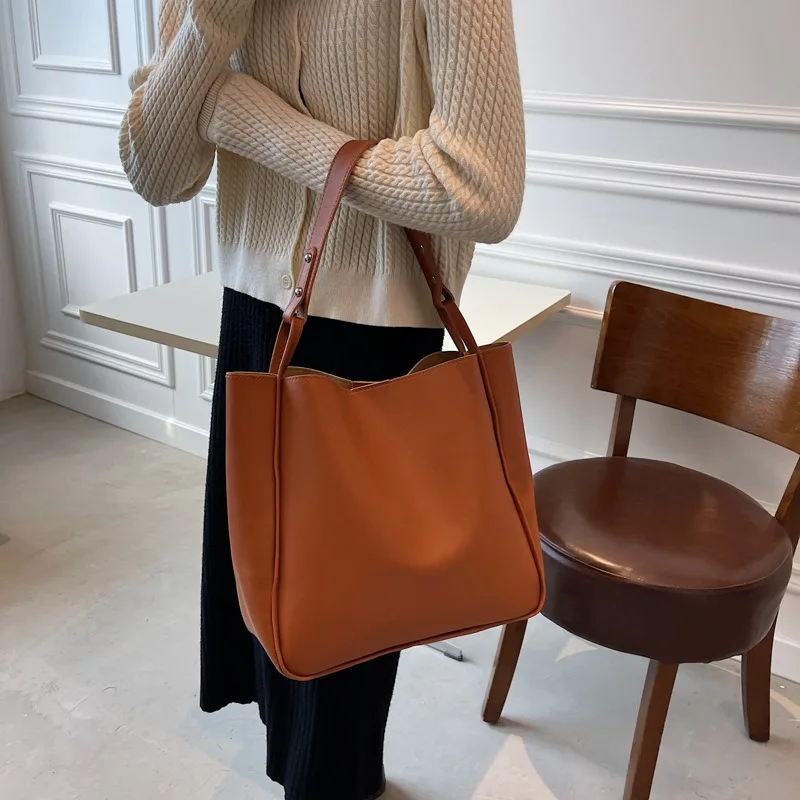 2024 New Bag Women's Korean Version Shoulder Practical Shopping Bag Simple Soft Leather  Korean Version Bag for Women