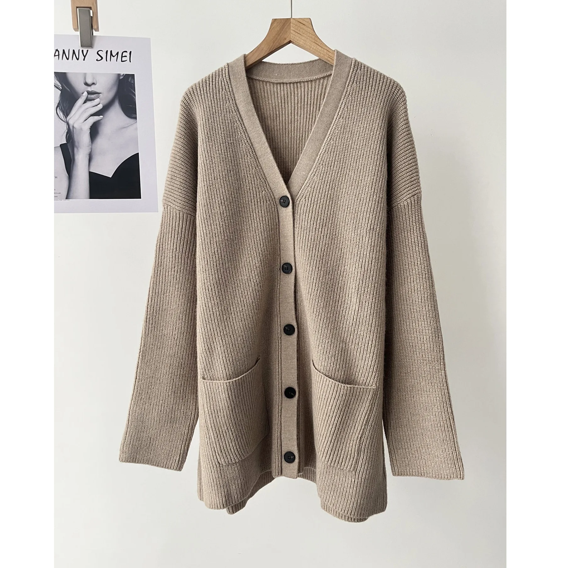 

Женский повседневный вязаный кардиган с v-образным вырезом и ленивым ветром на осень и зиму 16a-6021