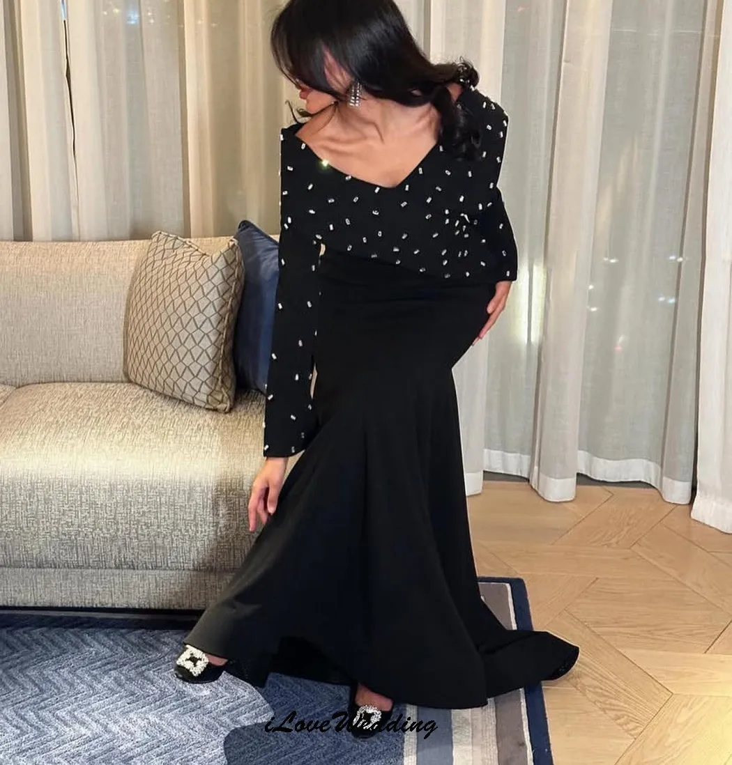 Abiti da sera eleganti con scollo a V 2025 Abiti da ballo a sirena a maniche lunghe Abito da cerimonia nuziale per le donne Lunghezza del pavimento degli ospiti Personalizzato