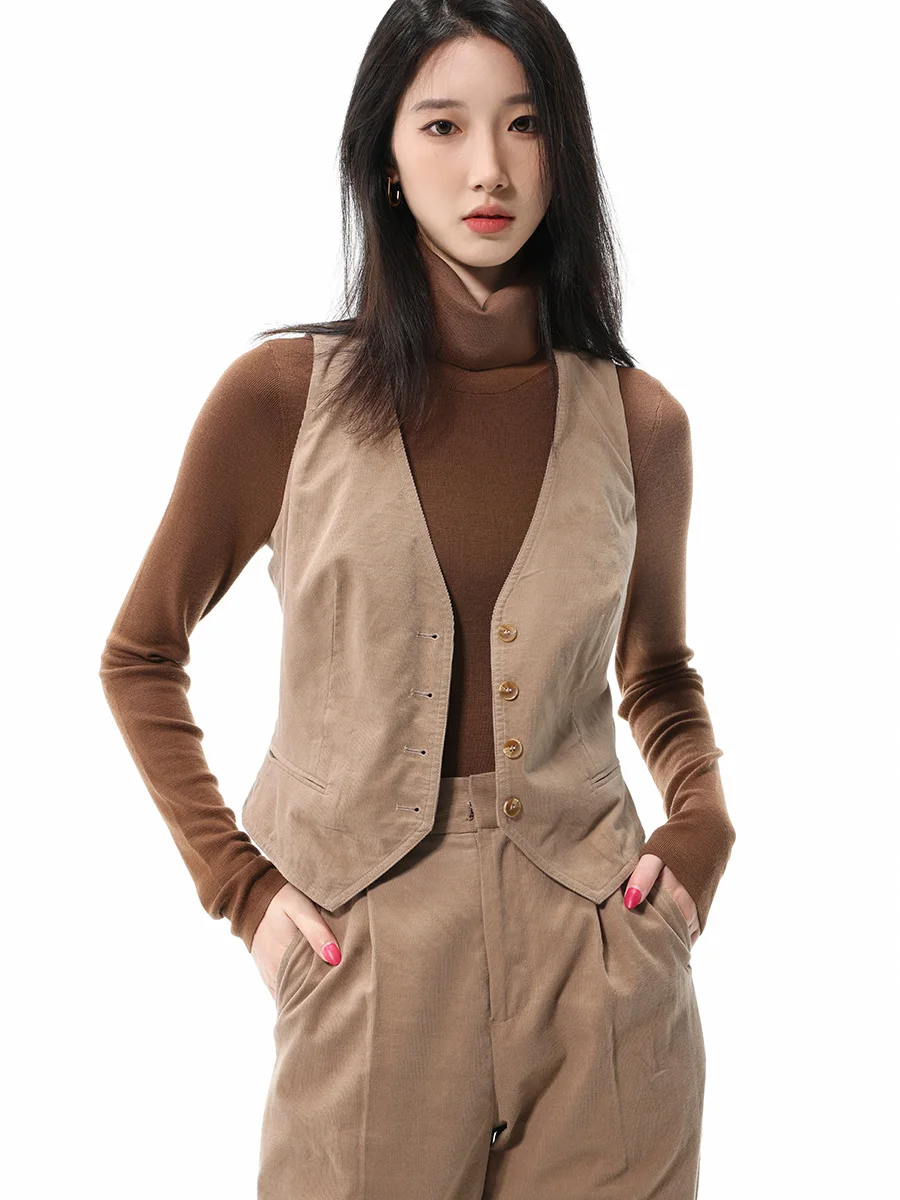 

Жилет женский цвета хаки, весна-осень, новая коллекция, модный тренд, с наплечниками, стильный, сексуальный.