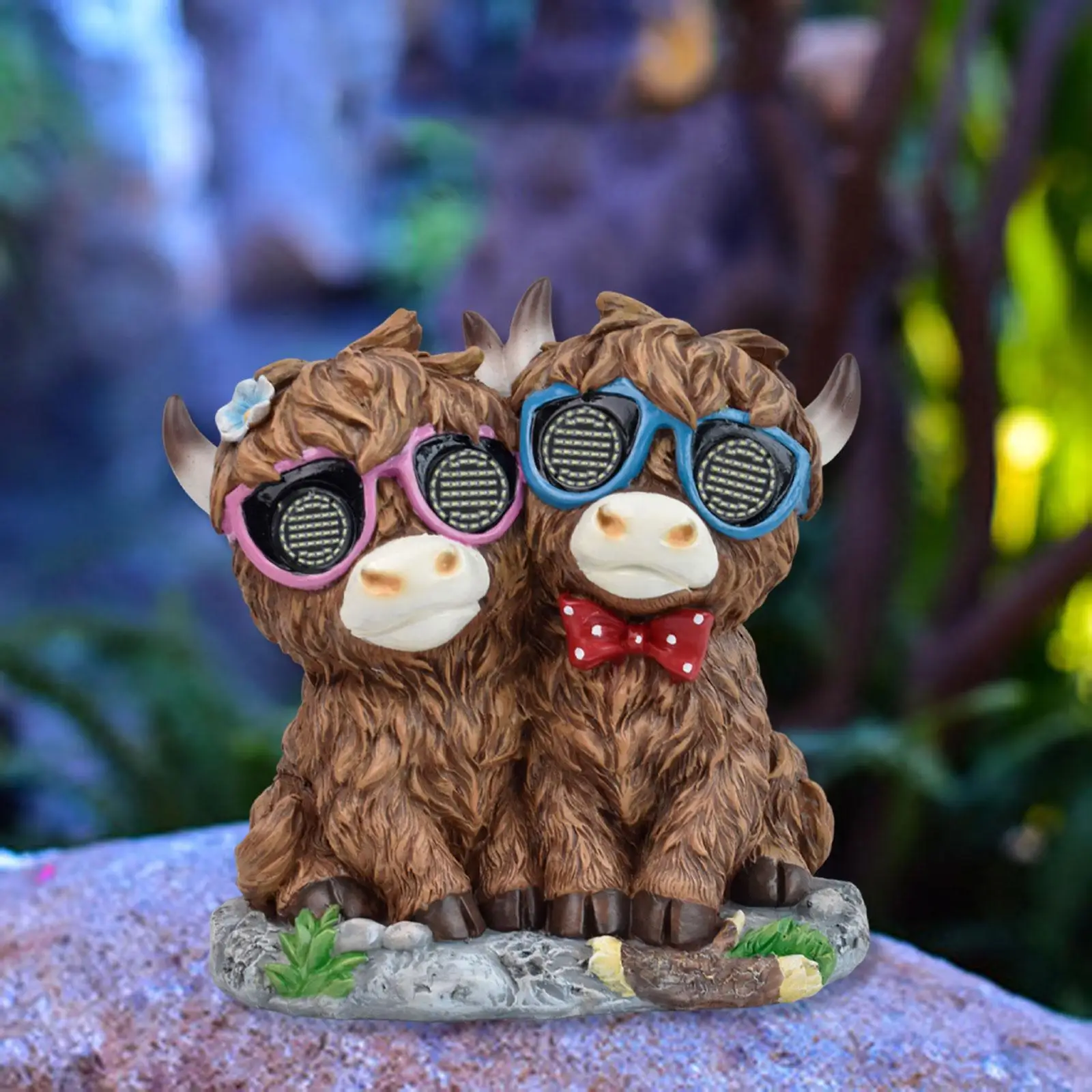 Cow Sculptural Ornament Resin Solar Light Decorative Statue for Outdoor Garden Figures and Backyard Accessories