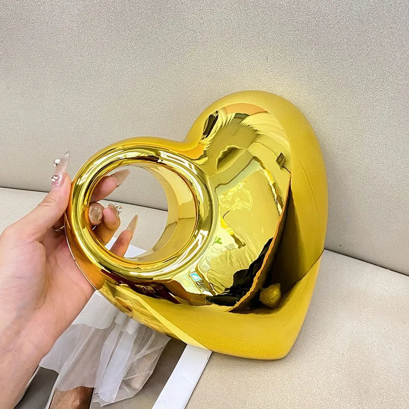 New Metal Heart-shaped Acrylic Women's Bag Fashion Personalized High-end Hand-held Banquet Niche Design Gold Chain Crossbody Bag