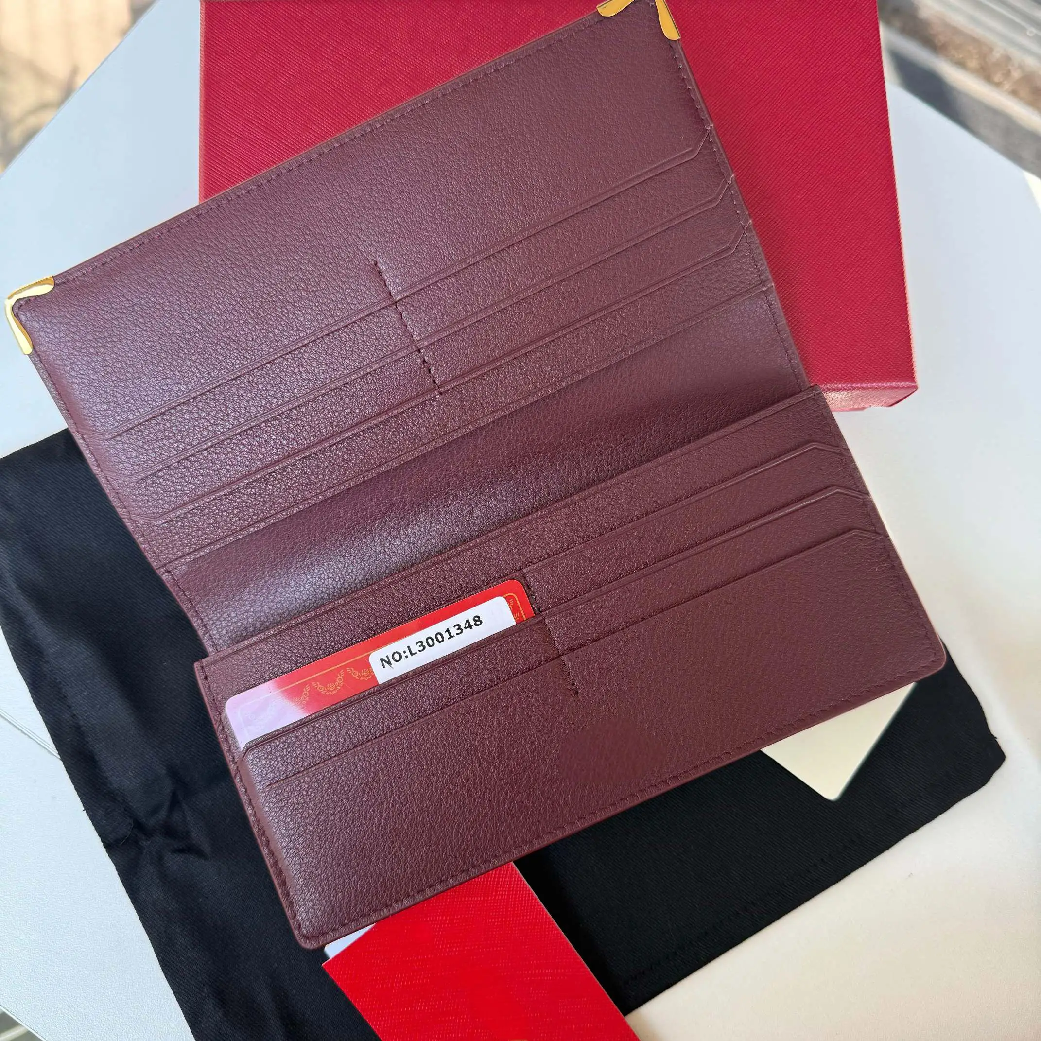 هذه المحفظة الطويلة/محفظة الأعمال الكلاسيكية أنيقة وفاخرة وخالدة. بسيطة ولكنها متطورة، مما يجعل هدية راقية #2