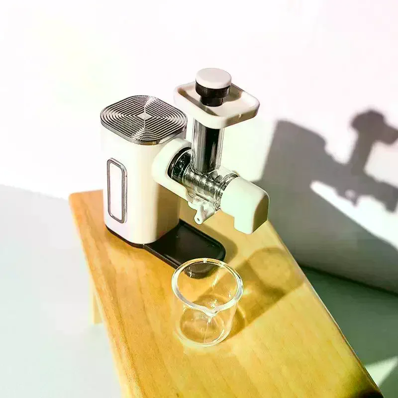 1 Set Mini Food Play Fruit Juicer Machine 1:12 Scale Dollhouse Miniature Juicer Blender Simulation Model Scene Decoration
